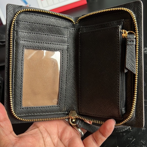 Emma Sophia Leaf Print Crossbody Wallet - Picture 4 of 6